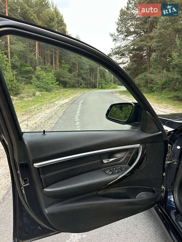 Седан BMW 3 Series 2016 в Ровно