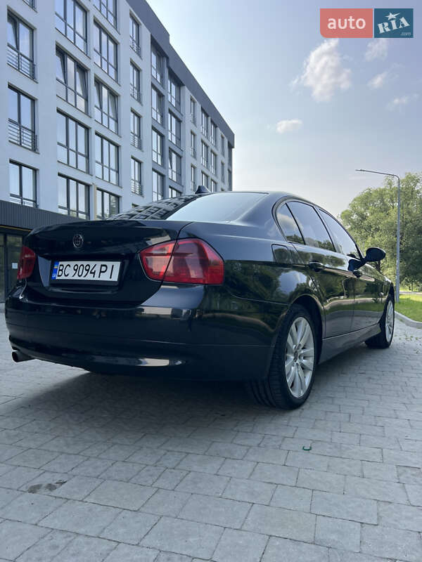 Седан BMW 3 Series 2005 в Новояворовске