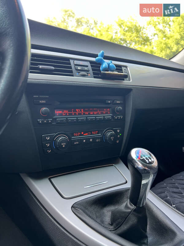 Седан BMW 3 Series 2005 в Новояворовске
