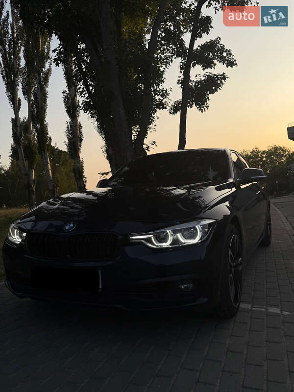 Седан BMW 3 Series 2017 в 