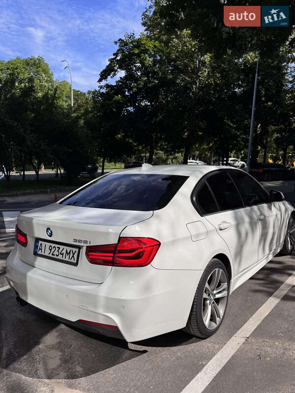 Седан BMW 3 Series 2016 в Киеве