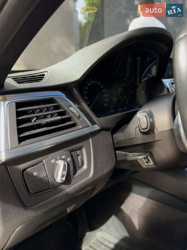 Седан BMW 3 Series 2016 в Киеве