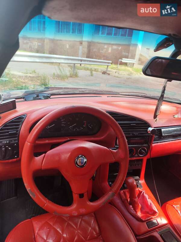 Седан BMW 3 Series 1993 в Первомайске