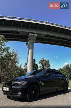 Седан BMW 3 Series 2011 в 