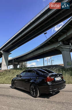 Седан BMW 3 Series 2011 в 