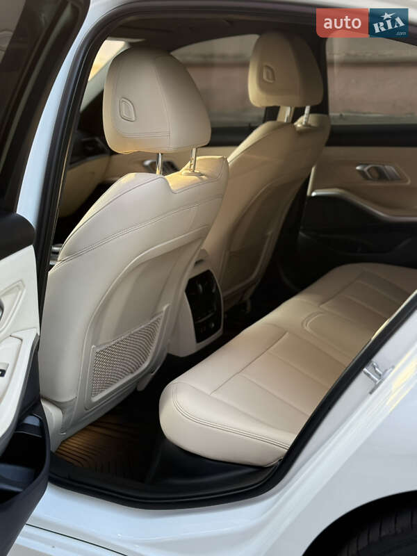 Седан BMW 3 Series 2020 в Ивано-Франковске