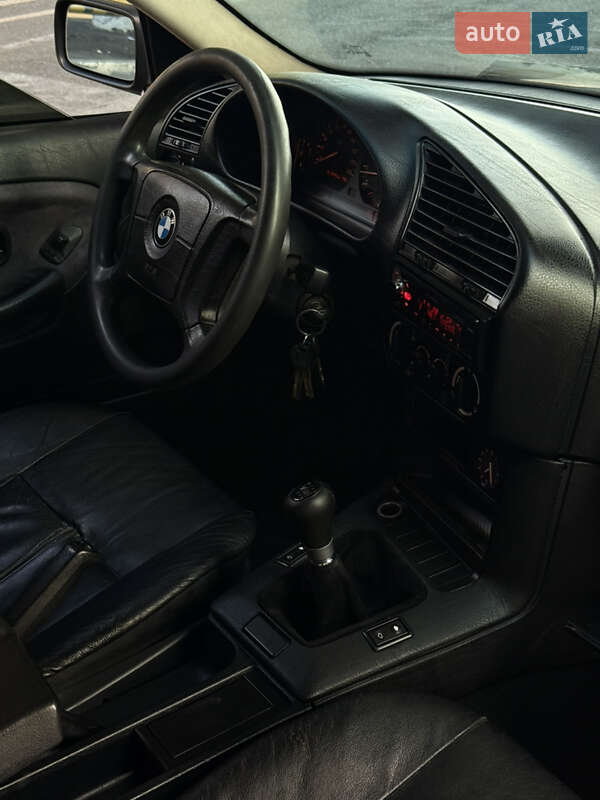 Седан BMW 3 Series 1995 в Одесі