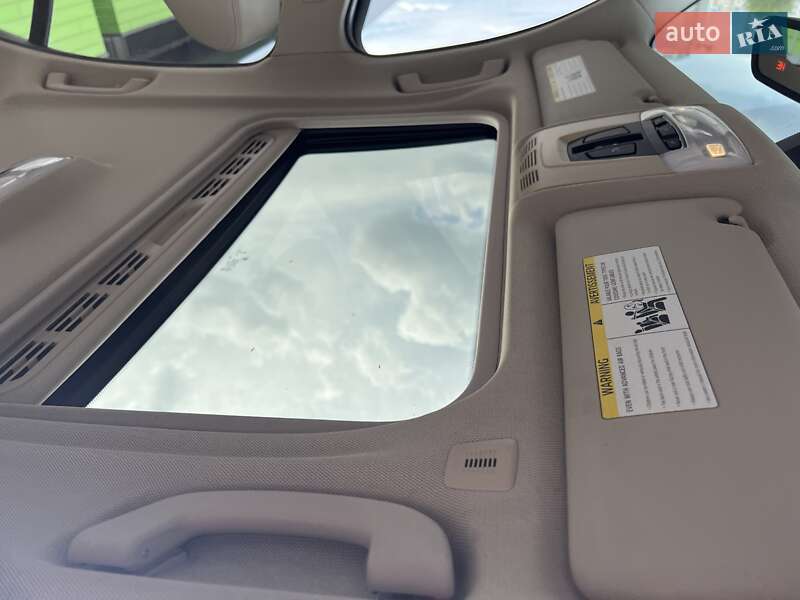 Седан BMW 3 Series 2015 в Киеве