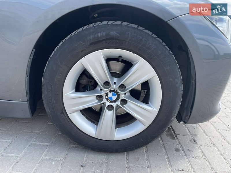 Седан BMW 3 Series 2012 в Львове
