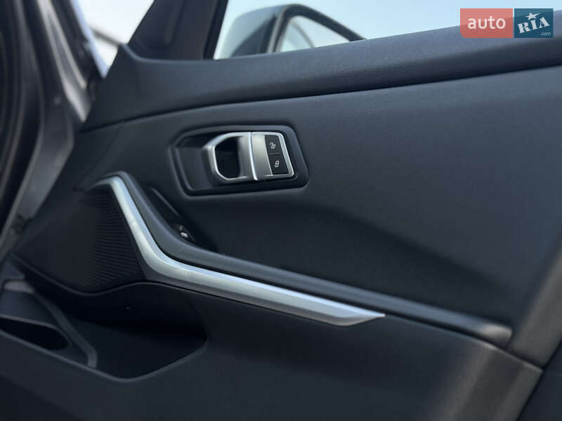 Седан BMW 3 Series 2019 в Львові