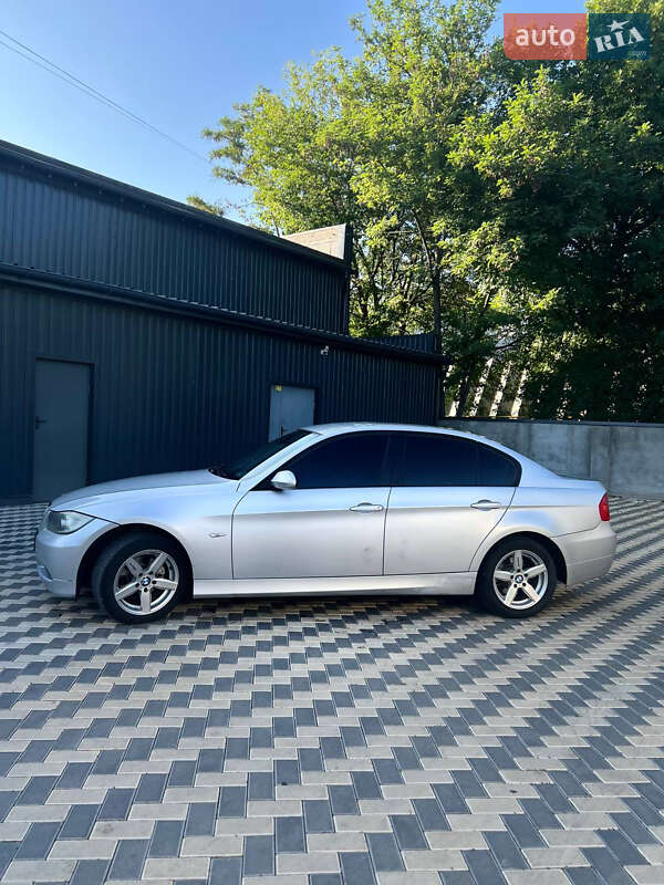 Седан BMW 3 Series 2005 в Миколаєві
