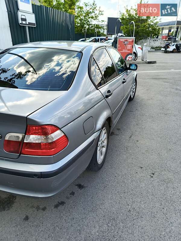 Седан BMW 3 Series 2004 в Киеве