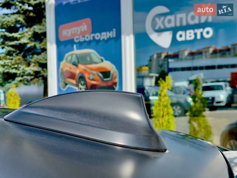 Седан BMW 3 Series 2015 в Львові