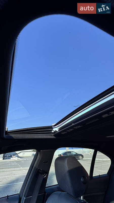 Седан BMW 3 Series 2012 в Киеве