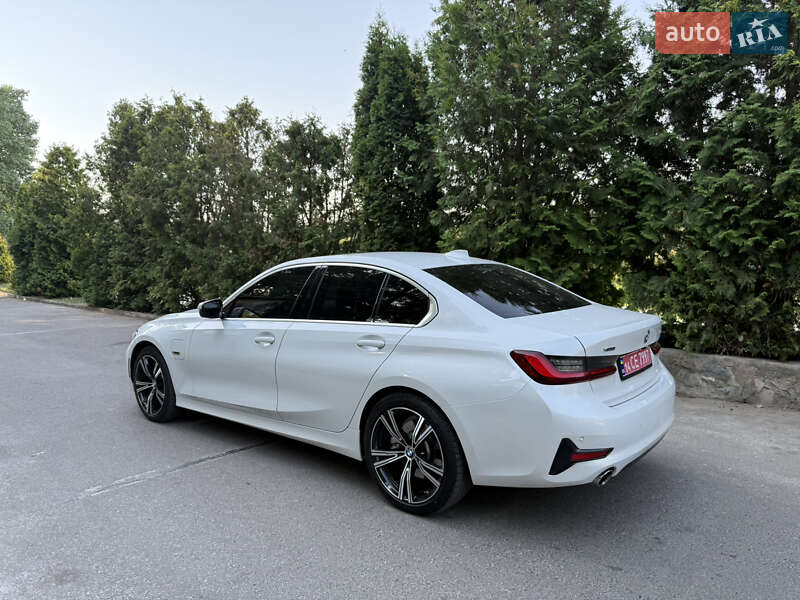 Седан BMW 3 Series 2021 в Кропивницькому