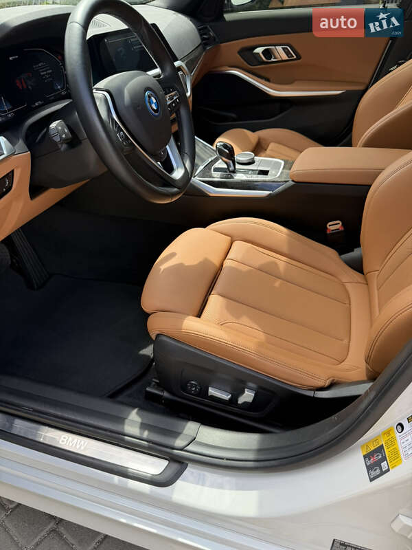 Седан BMW 3 Series 2021 в Кропивницькому