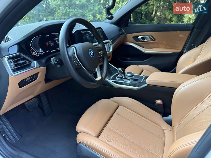 Седан BMW 3 Series 2021 в Кропивницькому