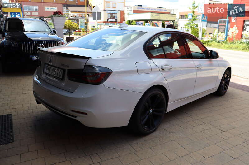 Седан BMW 3 Series 2018 в Львові
