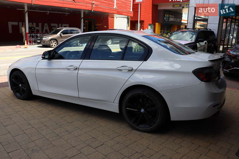Седан BMW 3 Series 2018 в Львові