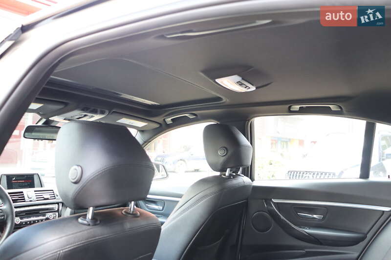 Седан BMW 3 Series 2018 в Львові