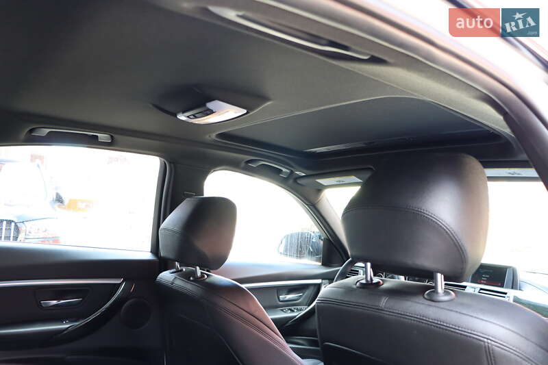 Седан BMW 3 Series 2018 в Львові