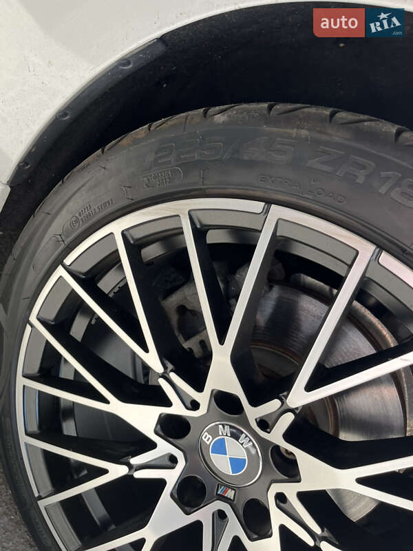 Седан BMW 3 Series 2016 в Києві