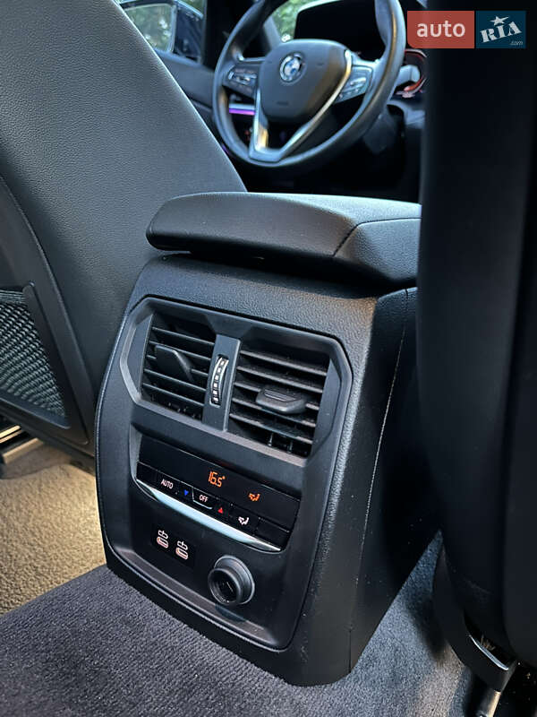 Седан BMW 3 Series 2019 в Черкасах