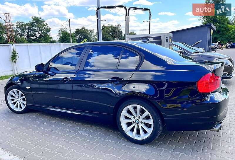 Седан BMW 3 Series 2010 в Ирпене