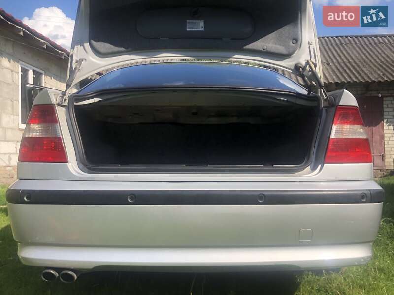 Седан BMW 3 Series 2003 в Луцке