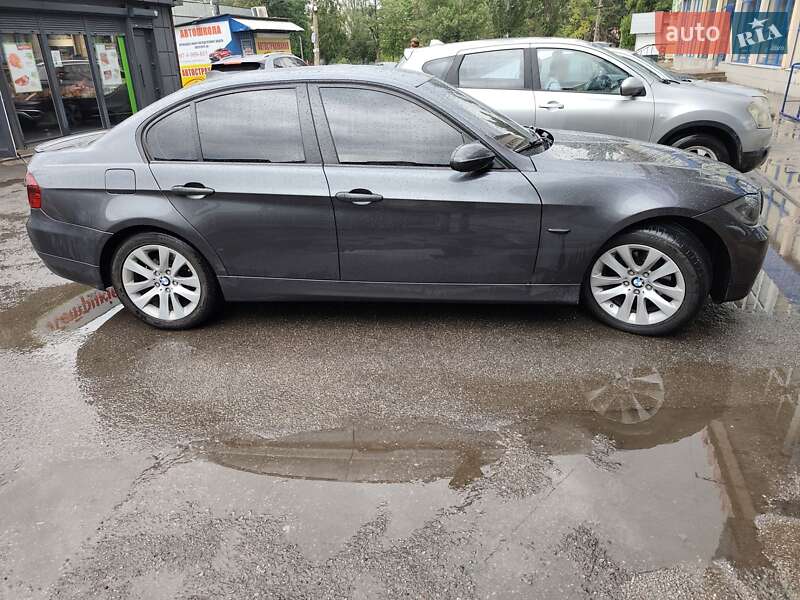 BMW 3 Series 2005