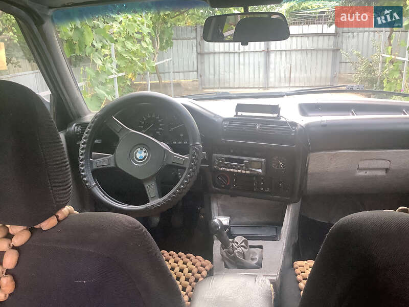 Седан BMW 3 Series 1987 в Ізмаїлі