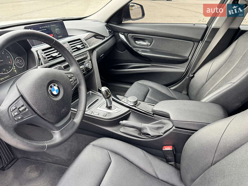 Седан BMW 3 Series 2017 в Киеве