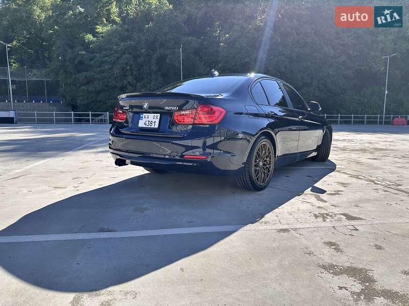 Седан BMW 3 Series 2015 в Киеве