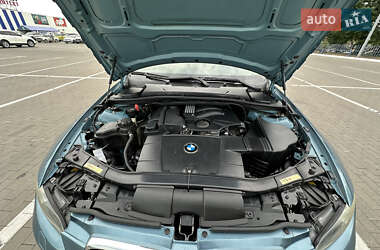 Седан BMW 3 Series 2009 в 