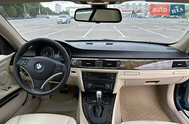 Седан BMW 3 Series 2009 в 