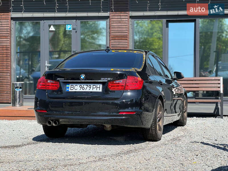 Седан BMW 3 Series 2013 в Львові