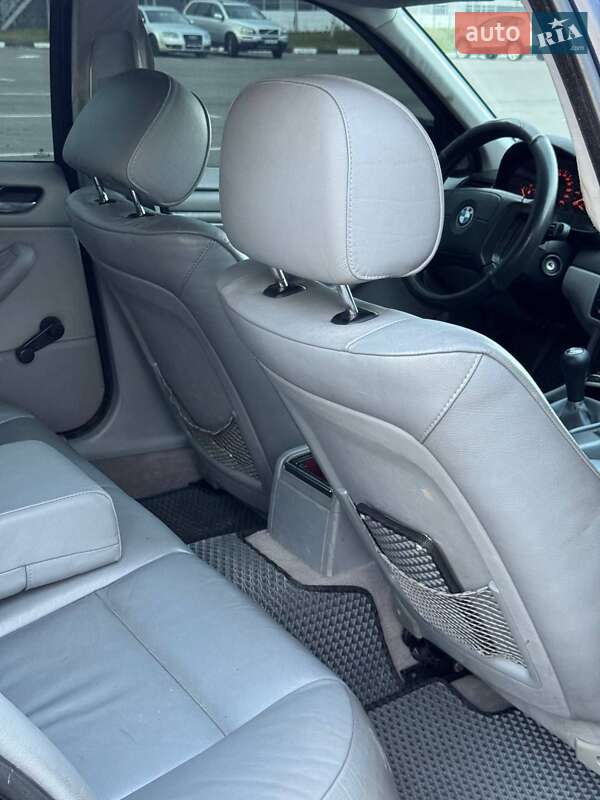 Седан BMW 3 Series 2000 в Дубровиці