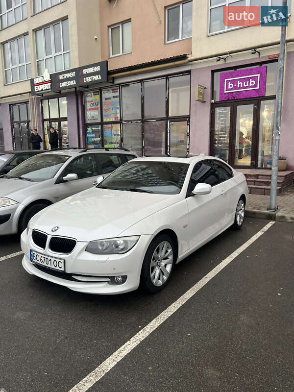 BMW 3 Series 2011