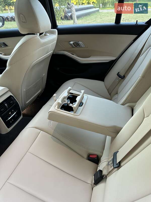 Седан BMW 3 Series 2019 в Тернополі фото 31 Седан BMW 3 Series 2019 в Тернополі