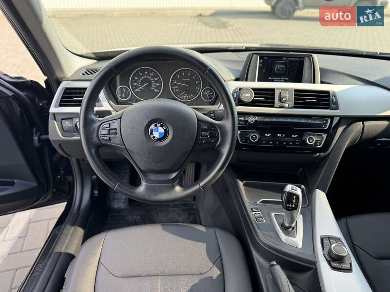 Седан BMW 3 Series 2017 в Кременчуці