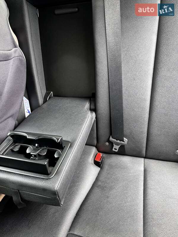 Седан BMW 3 Series 2015 в Крюківщині