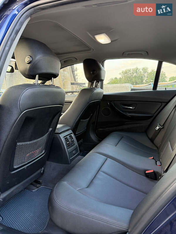 Седан BMW 3 Series 2015 в Дніпрі