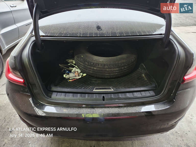 Седан BMW 3 Series 2022 в Киеве