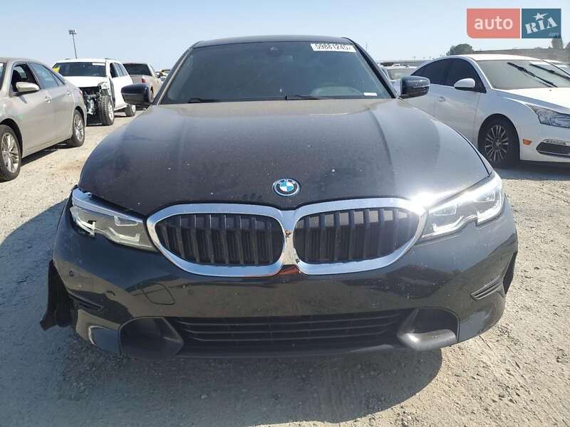 Седан BMW 3 Series 2022 в Киеве