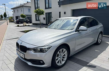 Седан BMW 3 Series 2018 в Волочиську