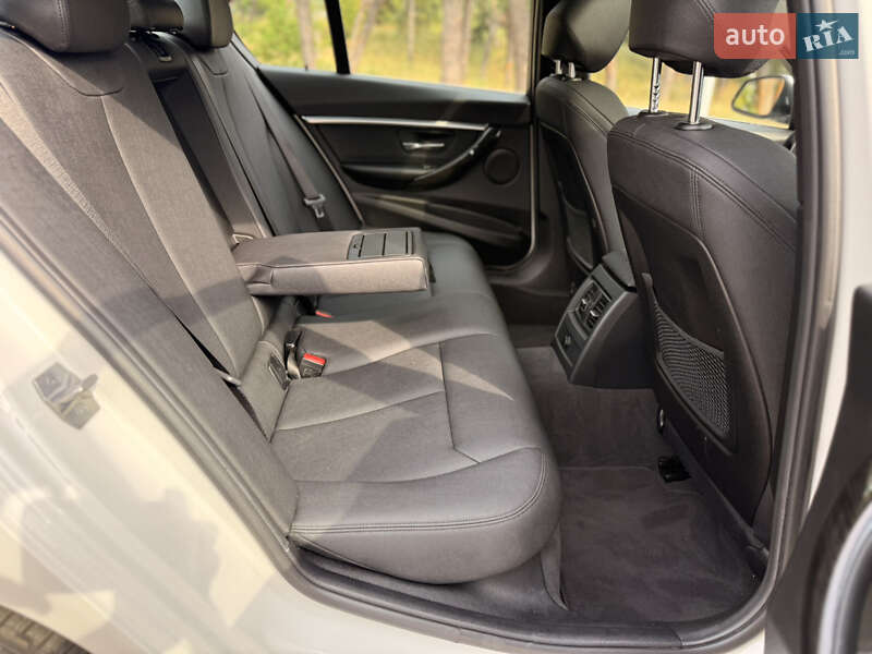 Седан BMW 3 Series 2017 в Киеве