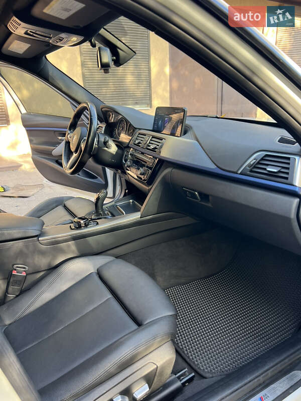 Седан BMW 3 Series 2018 в Первомайске