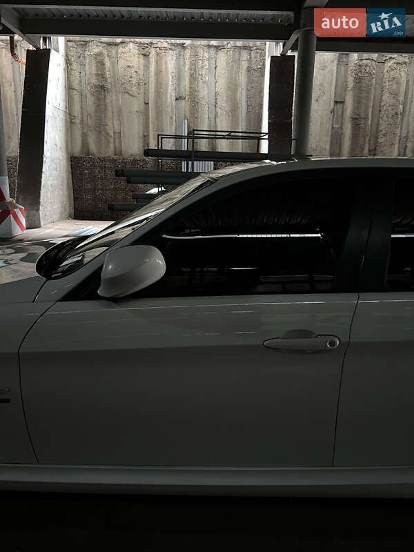 Седан BMW 3 Series 2011 в Киеве
