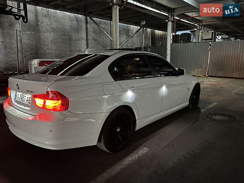 Седан BMW 3 Series 2011 в Киеве