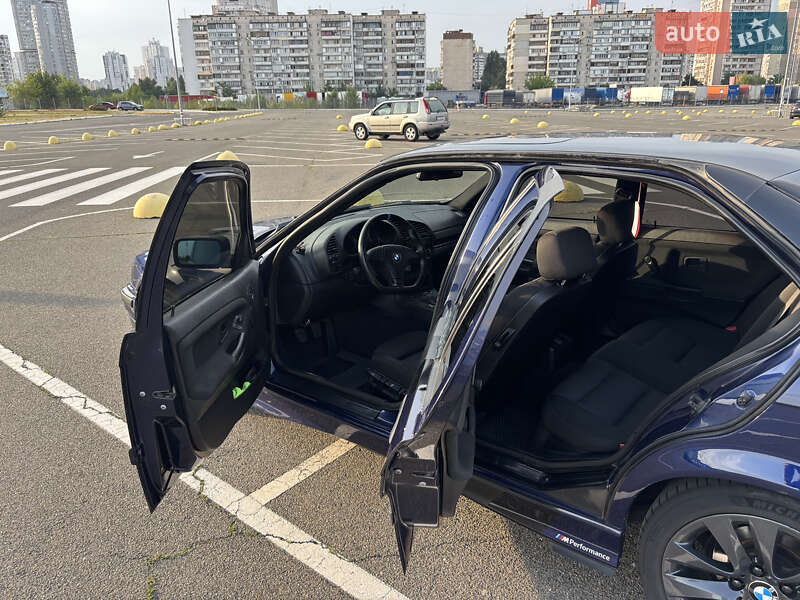 Седан BMW 3 Series 1996 в Киеве